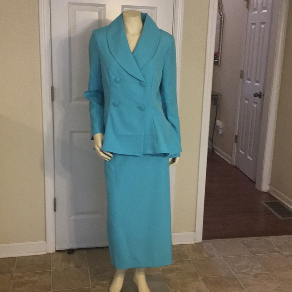 Skirt suit new never worn size 14